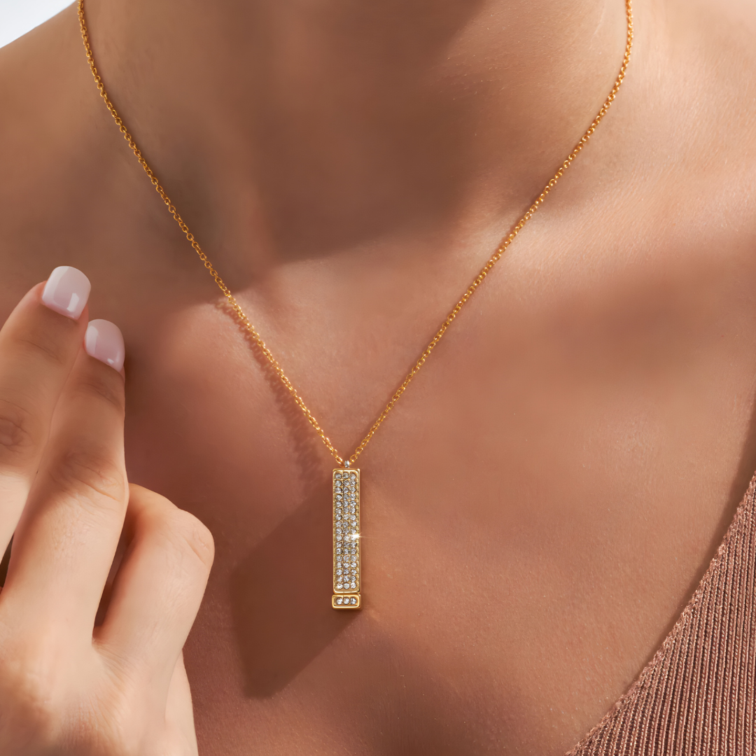 Collana 'Ti amo' - Un gioiello d'amore eterno