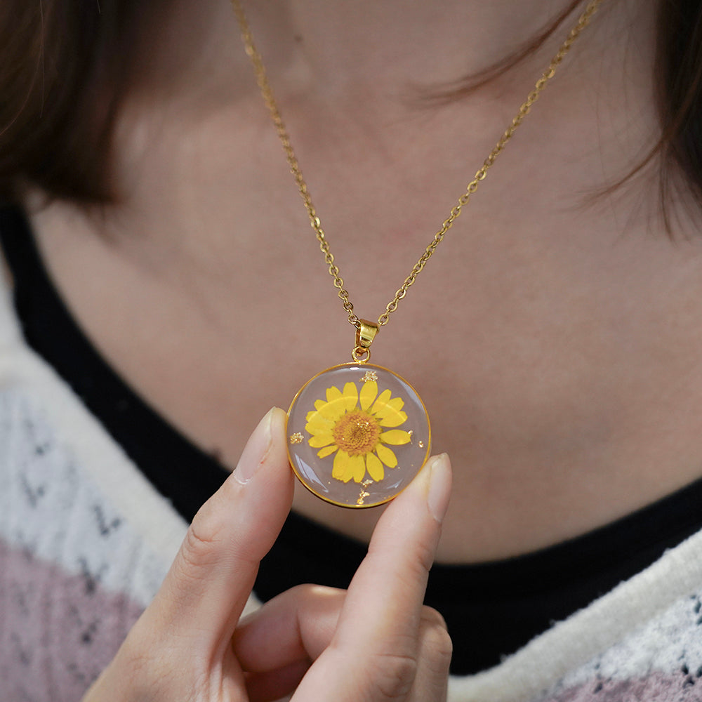 Collar de flores del mes de nacimiento